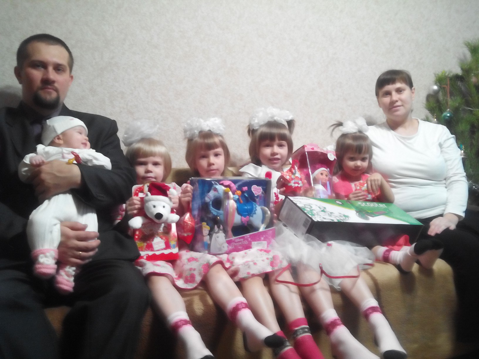 Подарочки к Новому году для многодетной семьи Агаповых